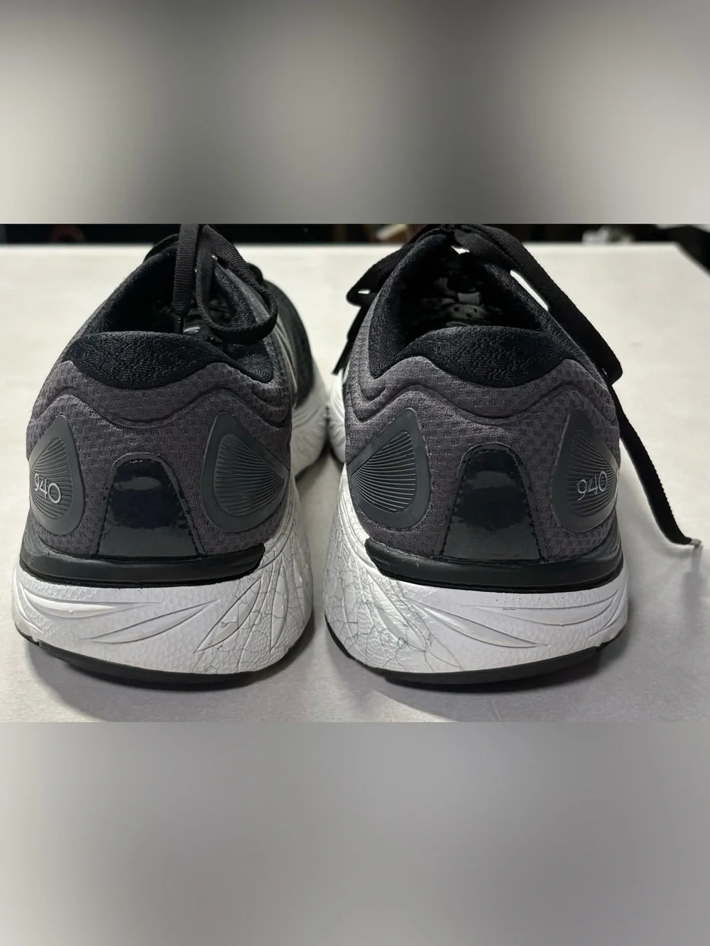 New Balance Black and White Men's Athletic Running Shoes size 11.5
